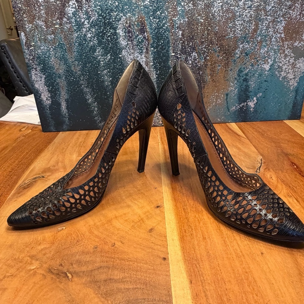 Proenza Schouler Archival 2011 Perforated Black Leather Lizard Print Pumps - Picture 13 of 14